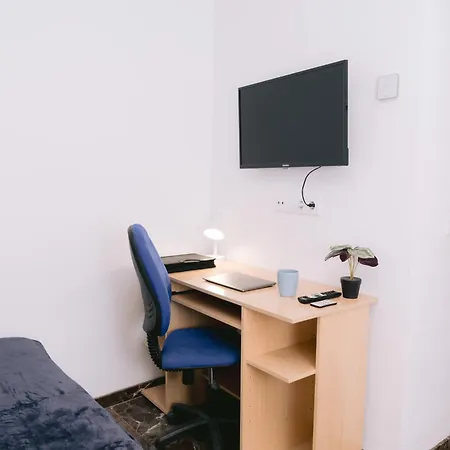 بيت ضيافة Piso Compartido Delyrent, Reja خاين