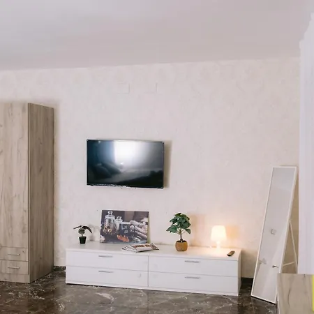 Piso Compartido Delyrent, Reja بيت ضيافة