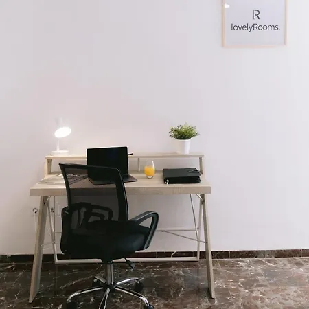 Piso Compartido Delyrent, Reja خاين