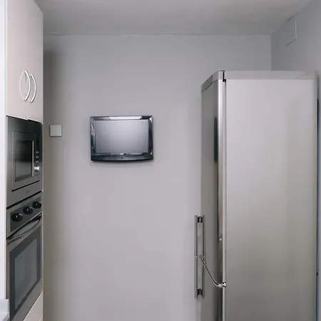 Piso Compartido Delyrent, Reja بيت ضيافة *