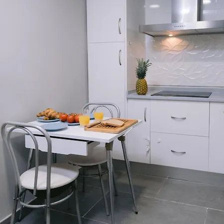 Piso Compartido Delyrent, Reja خاين