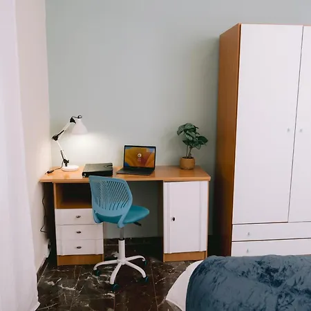 Piso Compartido Delyrent, Reja * خاين