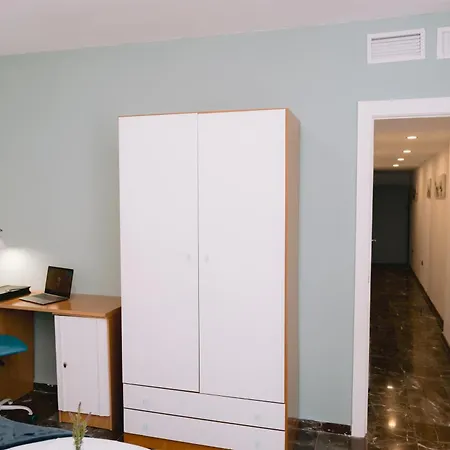Piso Compartido Delyrent, Reja بيت ضيافة